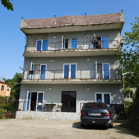 Tete Guest House バトゥーミ エクステリア 写真