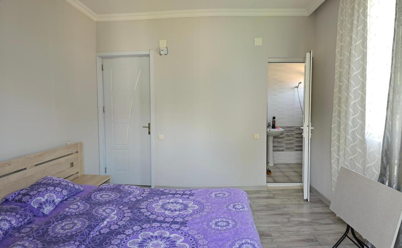 Tete Guest House バトゥーミ エクステリア 写真