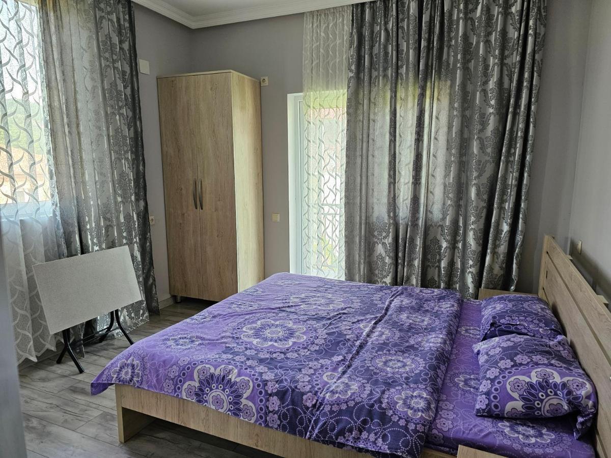 Tete Guest House バトゥーミ エクステリア 写真
